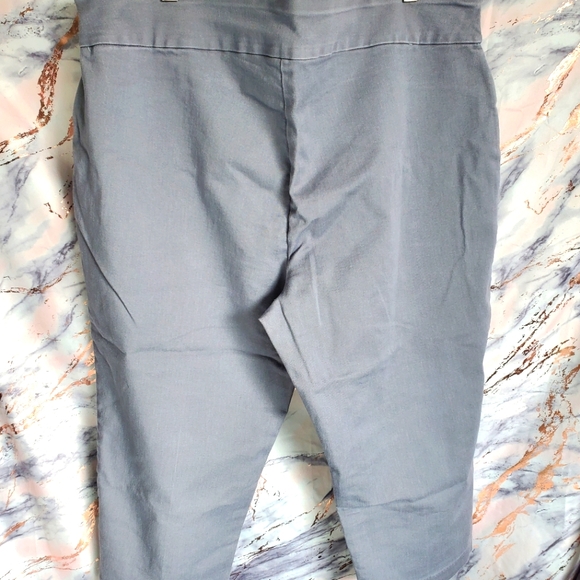 Women's Croft & Barrow stretch Capri size 18 reg. Grey - Picture 2 of 5